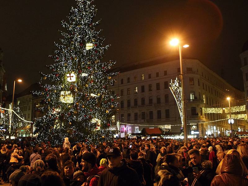 Rozsvěcení vánočního stromu na brněnském náměstí Svobody 24. listopadu 2017.