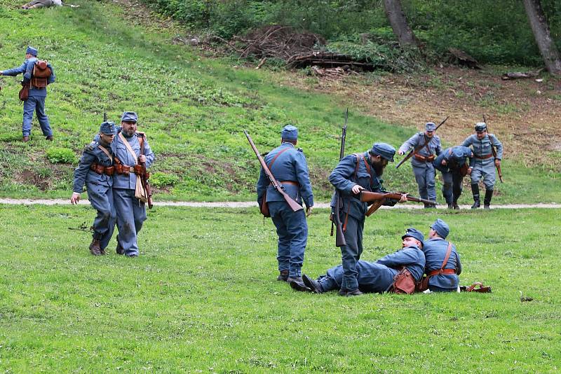 Na hradě Veveří si v sobotu připomněli padlé za světové války. Přítomní zhlédli i bitvu nazvanou Srbsko 1914.