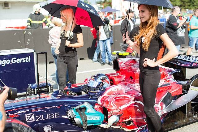 Finalistky České Miss se zúčastnily závodů  Masaryk Racing Days v areálu brněnského Masarykova okruhu. 