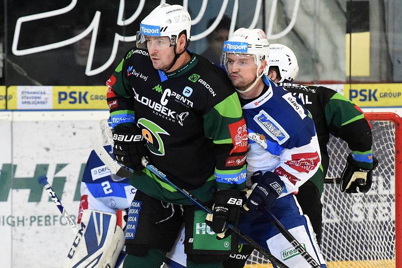 HC Kometa Brno v bílém (Tomáš Malec) proti HC Energie Karlovy Vary.