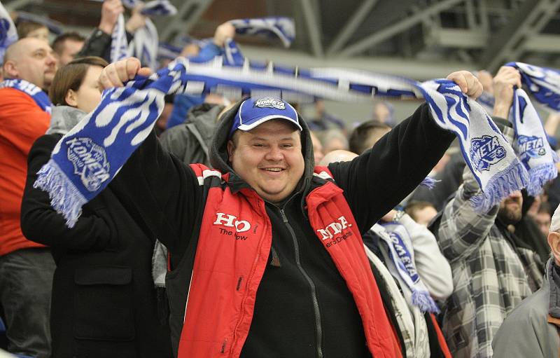 Doma je doma. Hokejisté brněnské Komety v 50. kole extraligy porazili doma Mladou Boleslav 4:3 po nájezdech. Rozhodl Jozef Kováčik.