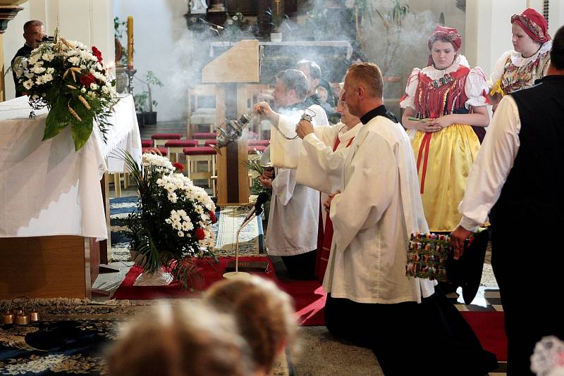 Ani horké letní počasí neodradilo obyvatele brněnské městské části Komín od toho, aby oblékli kroje a o víkendu oslavili Vavřinecké hody.