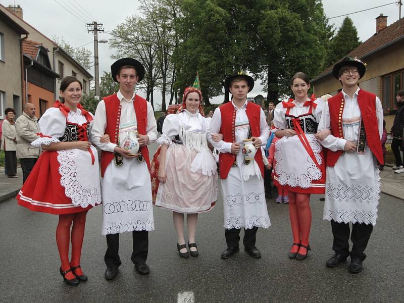 Country tance, mše svatá, nebo vystoupení dětského divadla. Tak vypadaly třídenní oslavy v Jiříkovicích na Brněnsku.