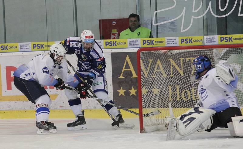 Hokejisté brněnské Komety v sobotu ukončili jako každý rok sezonu i se svými fanoušky. Rozlučku se sezonou v DRFG Areně odstartovala autogramiáda a následovalo utkání mezi hokejisty Komety a Fan Klubem.