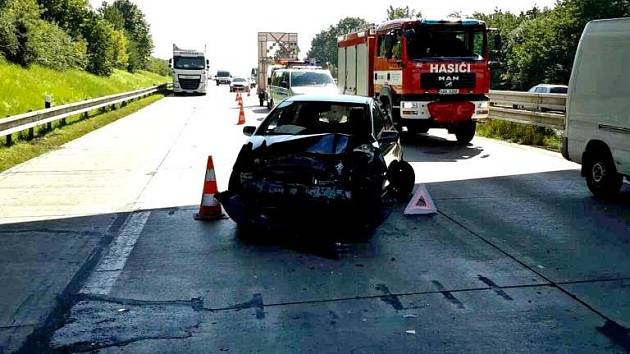 Nehoda na dálnici D1 u Tvarožné.