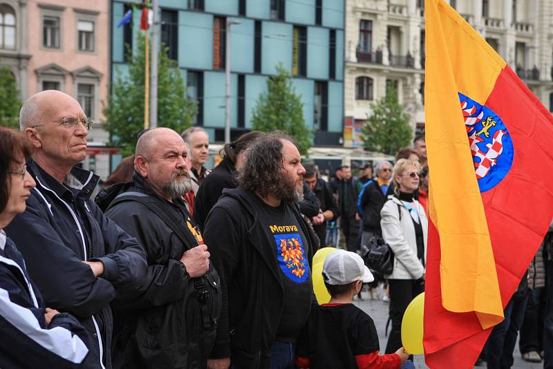 Lidé protestovali na brněnském náměstí Svobody proti anglickému označení Czechia pro Českou republiku v zahraničí. Akci uspořádala politická strana Moravané.