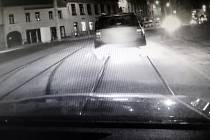 Řidič vjel v Brně na koleje přímo do zákazu vjezdu, nadýchal přes dvě promile