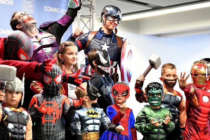 Parádní zážitek na Comic-Con Junior! Brněnské výstaviště rozzářily fantasy hvězdy. Fotil se Predátor, Batman, Čtyřlístek a přijel i Superman.