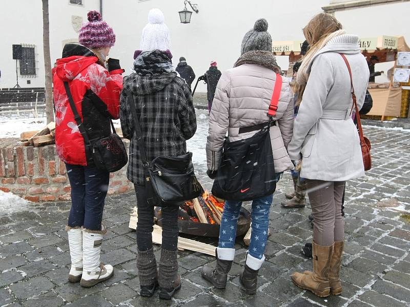 První ročník Ladovské mikulášské zabijačky přilákal na hrad Špilberk řadu návštěvníků.