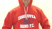 Fotbalisté brněnské Zbrojovky (na snímku Petr Švancara) po návratu do nejvyšší soutěže navléknou kompletně červené barvy. V podobných dresech slavili jejich předchůdci mistrovský titul v roce 1978.
