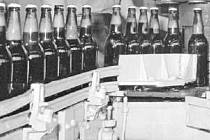 Sodovky a piva, které lidé kupovali v obchodech, pocházely obvykle od československých výrobců. 