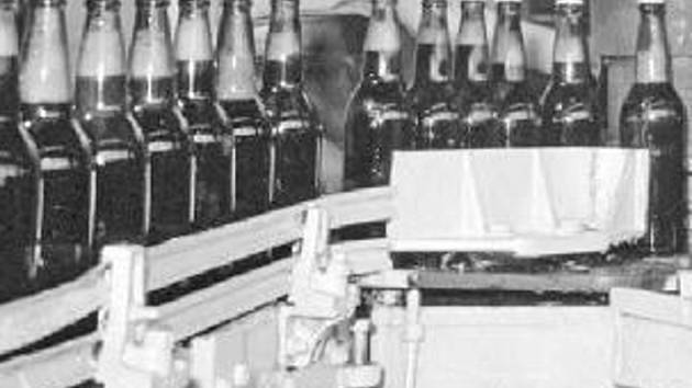 Sodovky a piva, které lidé kupovali v obchodech, pocházely obvykle od československých výrobců. 