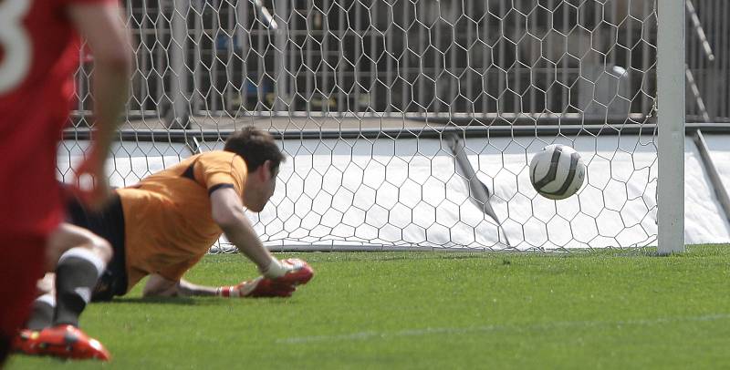 Mladí fotbalisté brněnské Zbrojovky podlehli ve šlágru kola na domácím hřišti pražské Slavii 1:2. 