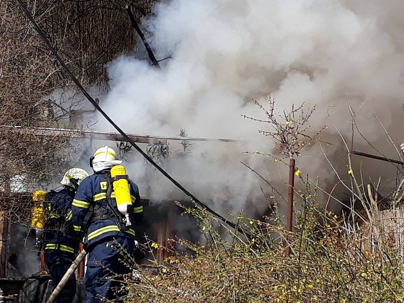 Škoda po požáru chaty v Bílovicích nad Svitavou je asi milion korun