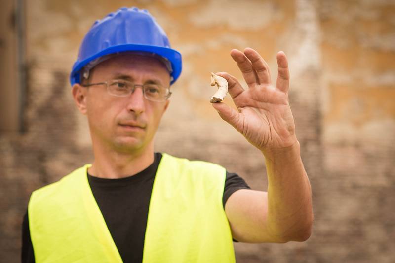 Archeologické vykopávky na parkovišti za besedním domem. Má zde být postaveno Janáčkovo kulturní centrum.