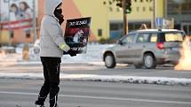 Protest aktivistů skupiny Brno Chicken Save v Modřicích proti zabíjení zvířat.