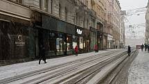 Centrum Brna zasypal sníh. Na snímku Masarykova ulice.