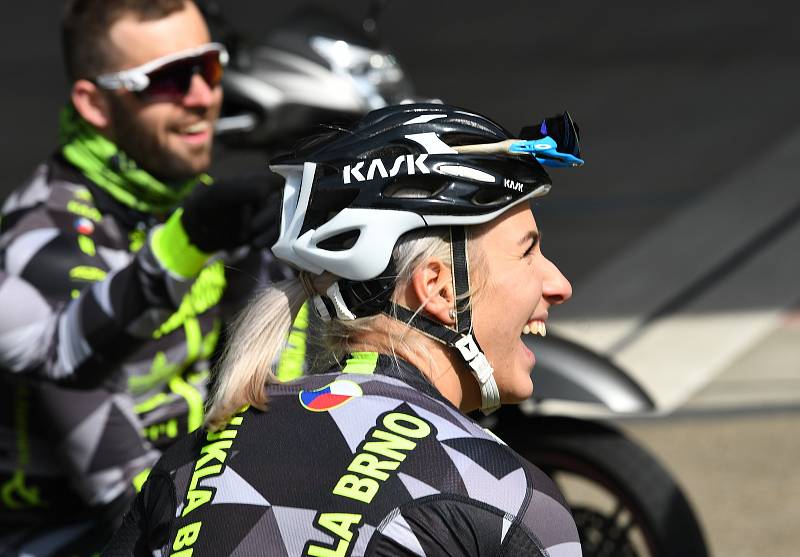 Trénink dráhových cyklistů Dukla Brno na velodromu.