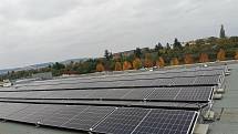 Fotovoltaická elektrárna na střeše brněnského obchodního centra Futurum.