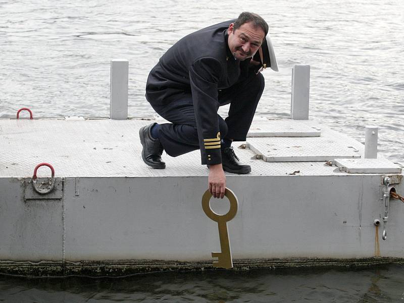 Asi dvě stovky lidí se přišly v neděli rozloučit s letošní plavební sezonou na Brněnské přehradě. Ta byla jubilejní sedmdesátá. 