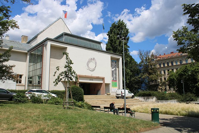 Na budoucí podobu okolí Domu umění v Brně pořádají zástupci Kanceláře architekta města Brna krajinářsko-architektonickou soutěž.