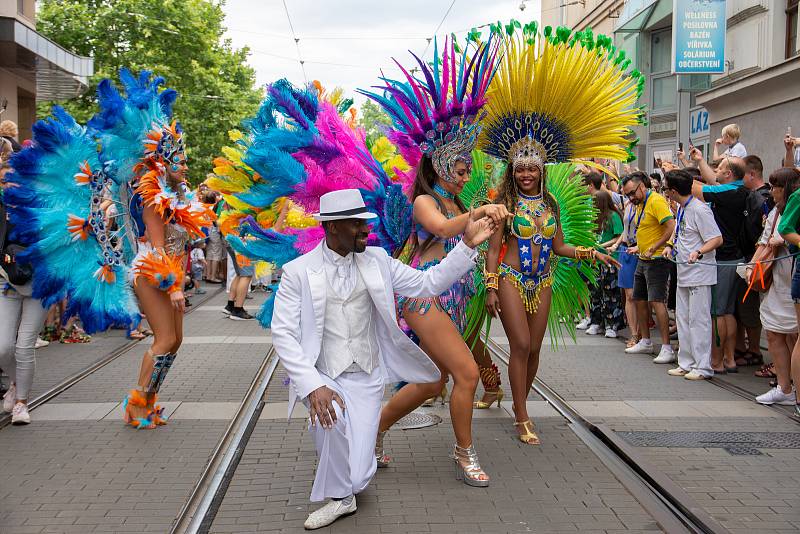 Rytmy Brasil Festu roztančily o uplynulém víkendu ulice Brna. Na řadu přišly i koncerty a další doprovodný program. Autorem fotografií je Petr Olša.