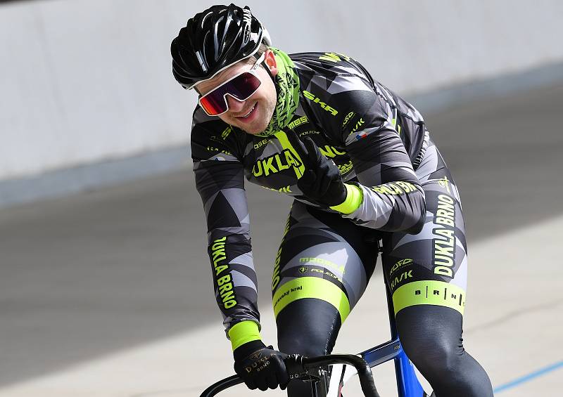 Trénink dráhových cyklistů Dukla Brno na velodromu.