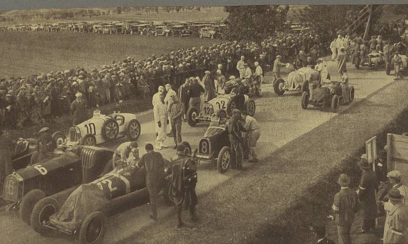 Miláčkem publika se stal Monačan Louis Chiron, který v Brně zvítězil se svou Bugatti v letech 1931 - 1933. V roce 1949 Brno hostilo první a poslední závod vozů specifikace formule 1, jenž skončil tragickou nehodou.