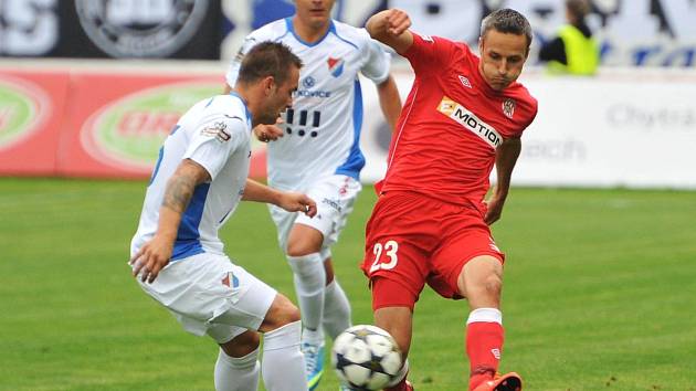 Baník se po třech shodných prohrách 0:4 zahojil na fotbalistech Zbrojovky, kteří podlehli 1:2.