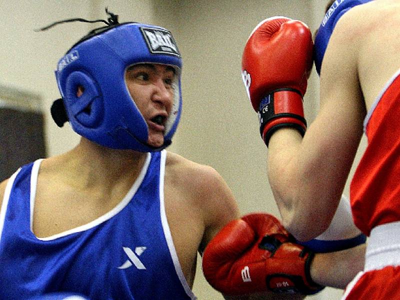 Boxerské derby opanoval favorit