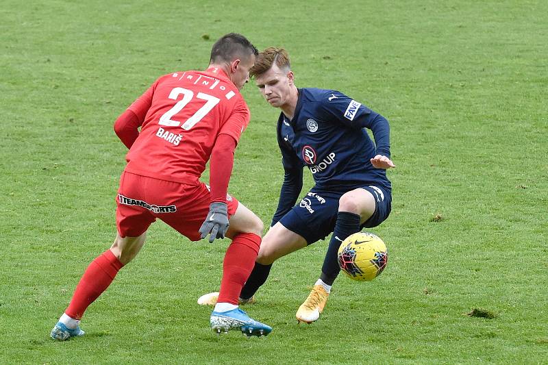 Brno 16.12.2020 - domácí FC Zbrojovka Brno (Damián Bariš) v červeném proti 1. FC Slovácko