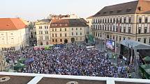 Mistři, mistři! Ozývalo se z brněnského Zelného trhu. Fanoušci tam neúnavně fandili vítězné Kometě.