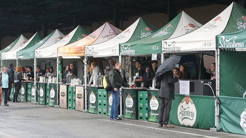 Na Dni Starobrna se představila i skupiny Queenie. Rovněž byl představen a pokřtěn nový dres Komety Brno.