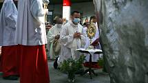 Eucharistický průvod Těla a Krve Páně vyrazil z kostela sv. Janů-minorit Jánskou ulicí na Pohořelec. Zde proběhla krátká pobožnost, do které duchovní zapojili i novou sochu Asteroid na Kobližné ulici.