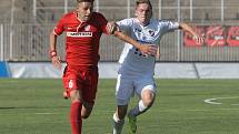 Fotbalisté juniorky brněnské Zbrojovky (v červených dresech) v pondělí sehráli vydařený duel s ostravským Baníkem. Už v sedmé minutě se z penalty trefil David Štrombach a určil ráz utkání, které nakonec skončilo výhrou Brňanů 6:1. 