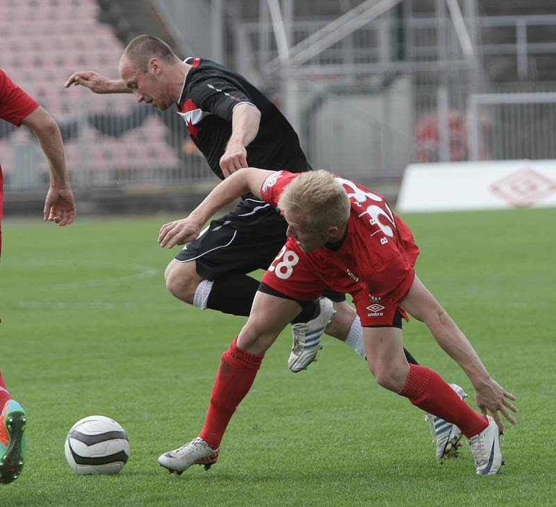 Mladí fotbalisté brněnské Zbrojovky podlehli ve šlágru kola na domácím hřišti pražské Slavii 1:2. 