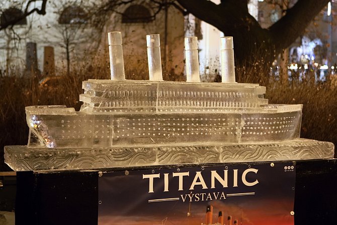 Titanic z ledu vytvořili na Moravském náměstí v Brně.
