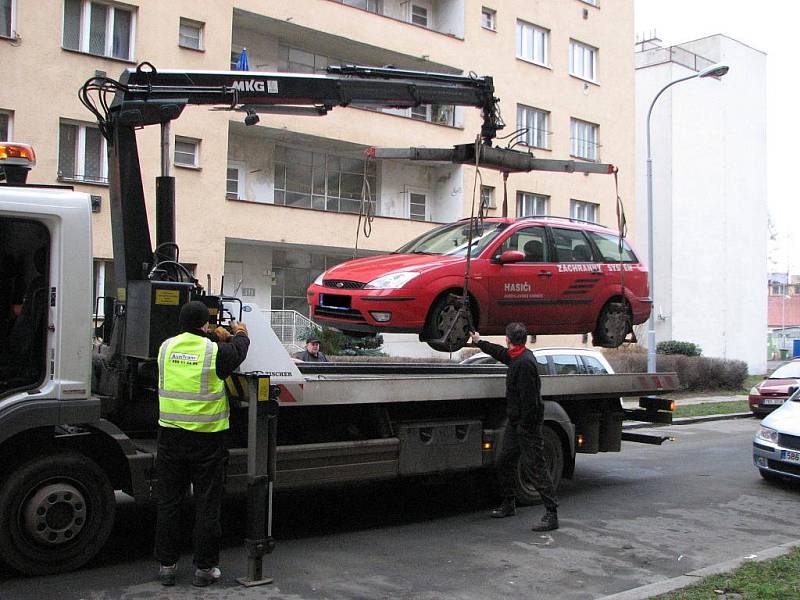 Falešný hasič záchranář přišel o auto.