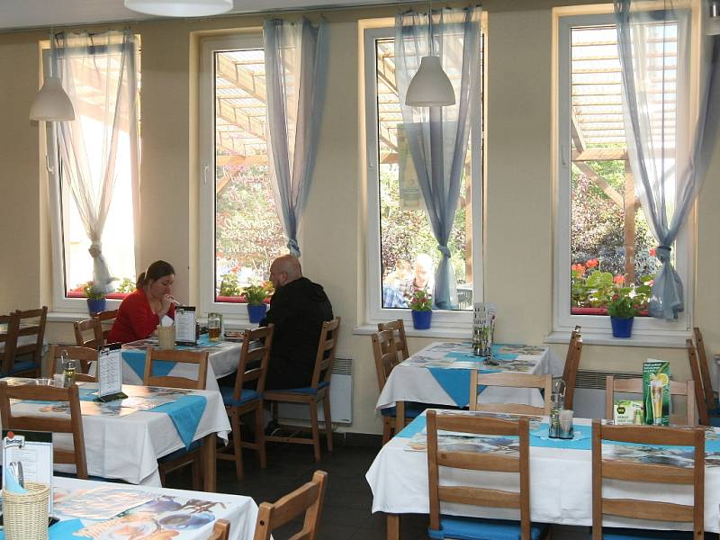 Samé jedničky udělil šéfkuchař při hodnocení Greek Restaurantu Taverna na pomyslném vysvědčení. Nejvíc byl spokojený s jídlem.