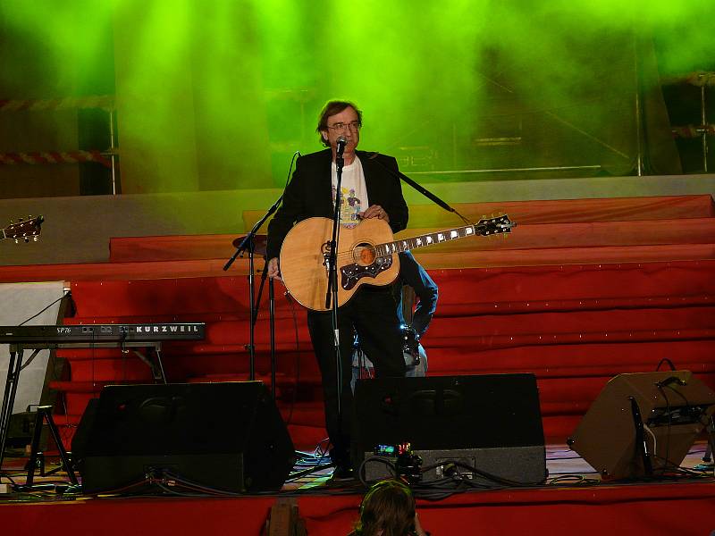 V roce 2009 vystoupil Miro Žbirka v sobotním večerním programu na hlavní tribuně při Znojemském historickém vinobraní.