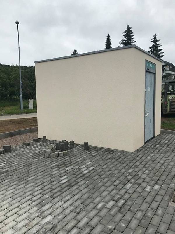 Nové veřejné toalety u dětského dopravního hřiště Pastviny v brněnském Komíně.