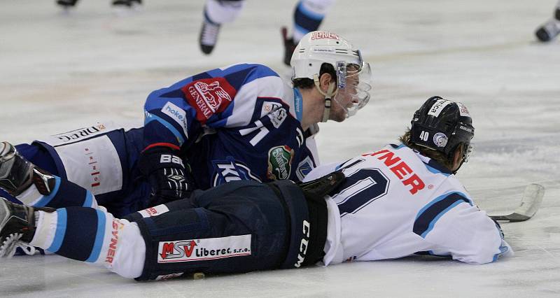 Hokejisté brněnské Komety si v desátém kole extraligy smlsli v repríze dubnového finále na Liberci, když zvítězili jasně 7:2.