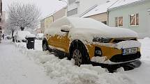 Brno se od rána potýká s čerstvým sněhem. Komplikuje především dopravu.