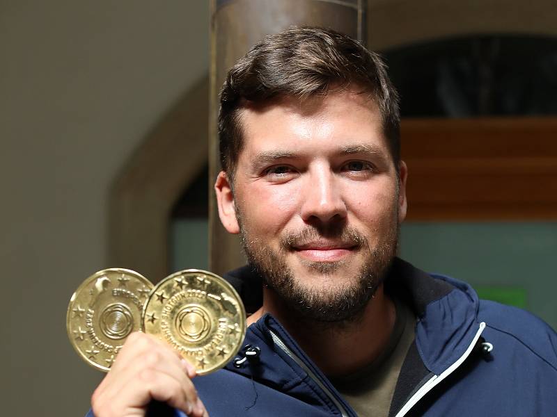 Mistr Evropy v brokové disciplíně skeet Jakub Tomeček, na Kypru získal také bronz v mixu.