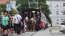 Dopravní podnik města Brna přesně po 150 letech, kdy Brnem projela první koněspřežná tramvaj, odhalil na stejném místě historický označník.