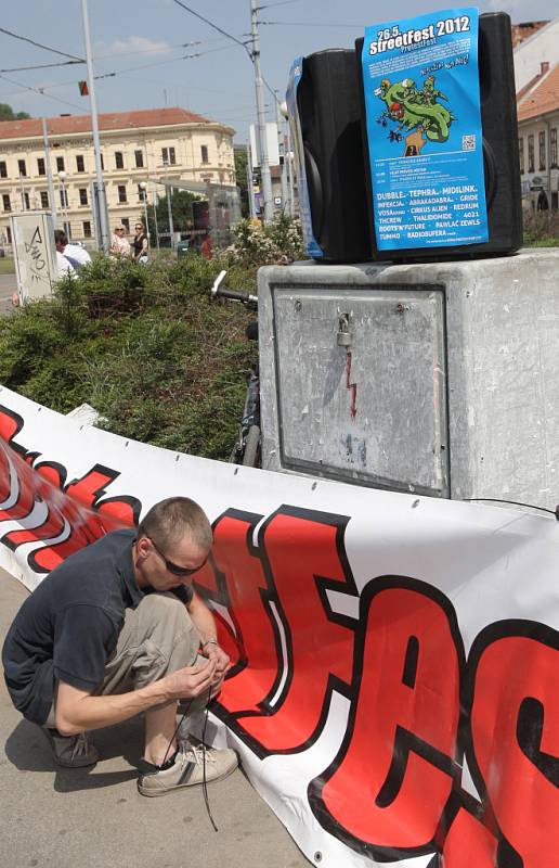 Festival ProtesFest oficiálně zahájil středeční happening na Mendlově náměstí.