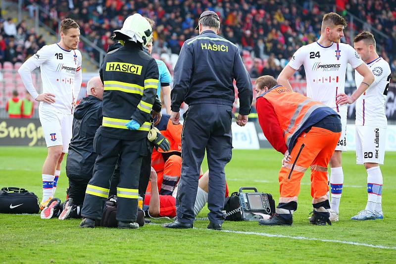 Fotbalisté Zbrojovky (v červeném) prohráli v derby s Líšní 1:3