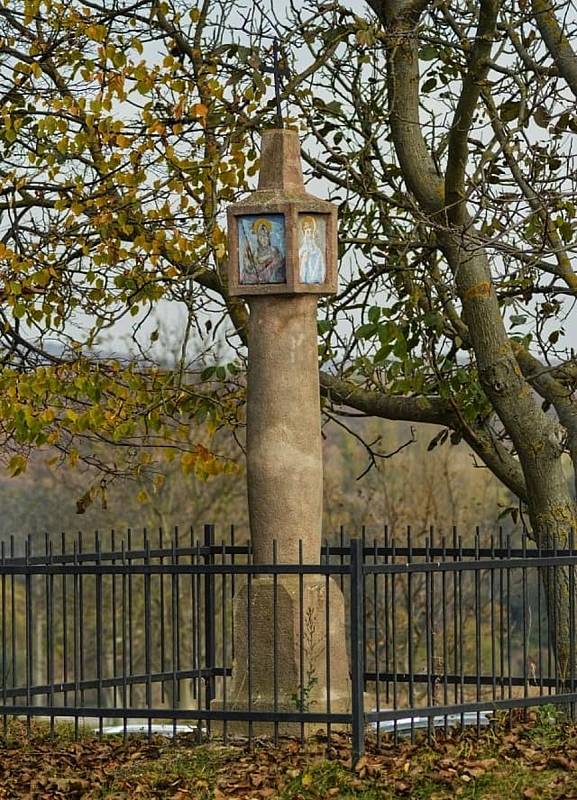 Vycházku z Žebětína k Velké ceně a Helenčině studánce si autorka fotek nazvala jako Zamykání lesa.