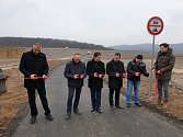 Ve čtvrtek zástupci města slavnostně otevřeli novou cyklostezku, která spojí Žebětín s oborou Holedná.