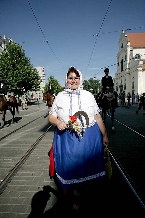 Dožínkový průvod v Brně.